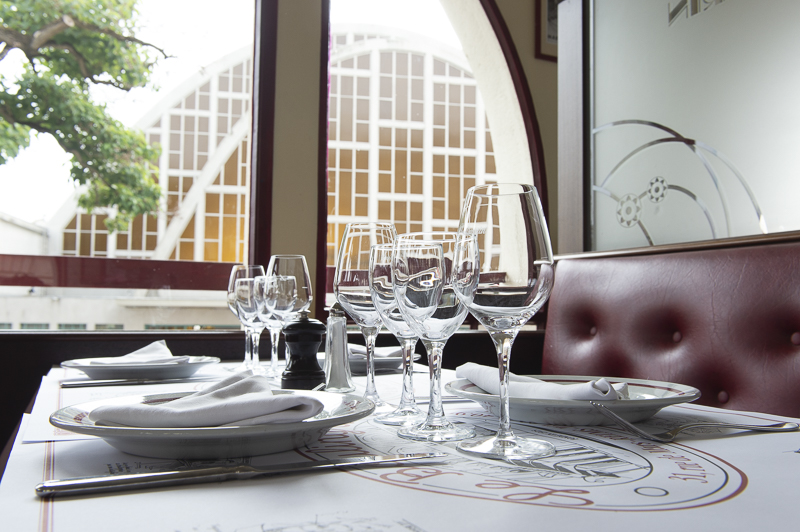 Brasserie du Boulingrin restaurant intérieur table vue fenêtre verres
